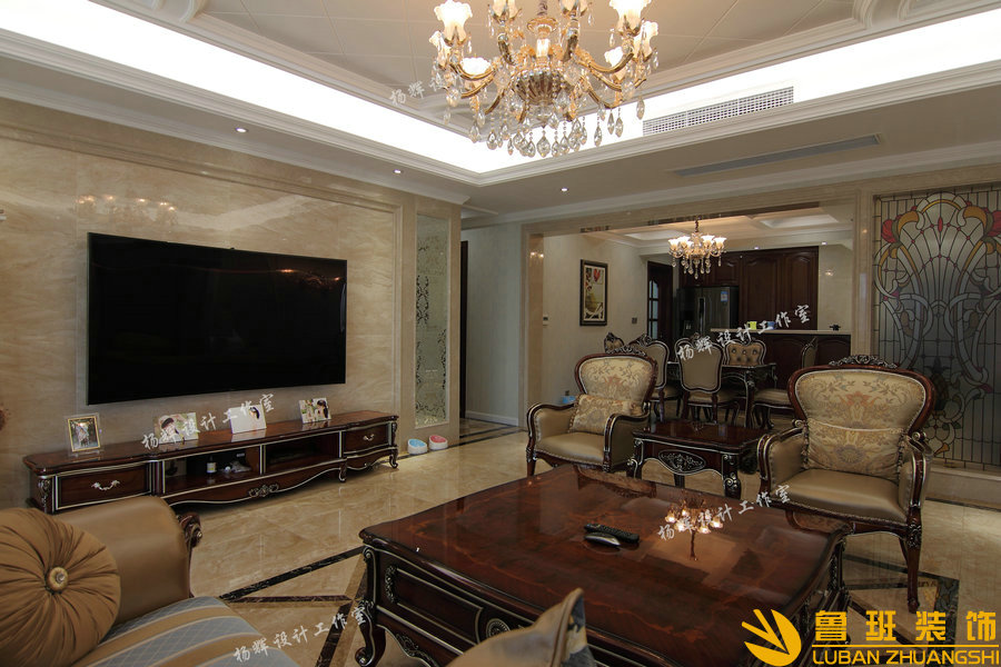 華僑城·天鵝堡177平歐式平層裝修設計客廳