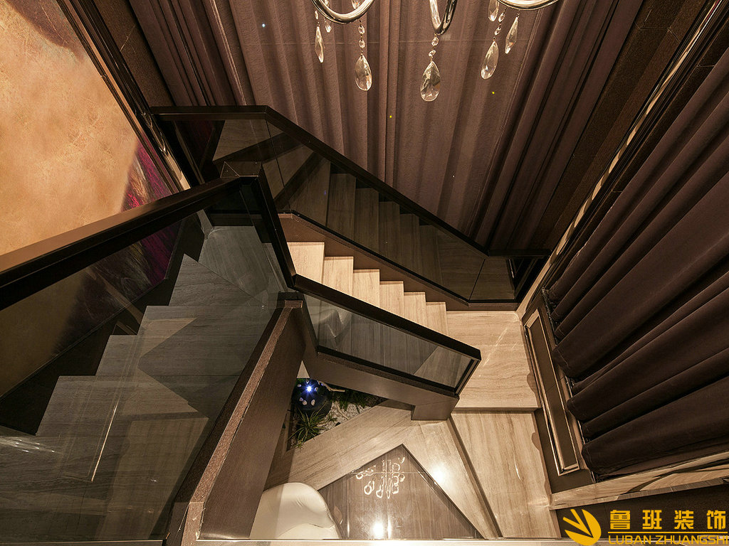 保利兩河森林220㎡現(xiàn)代別墅裝修設計樓梯