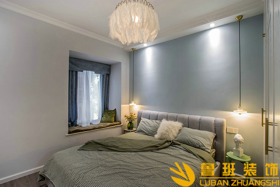 銀海灣85平現(xiàn)代輕奢設(shè)計裝修實景臥室