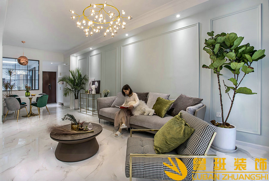 銀海灣85平現(xiàn)代輕奢設(shè)計裝修實景客廳沙發(fā)