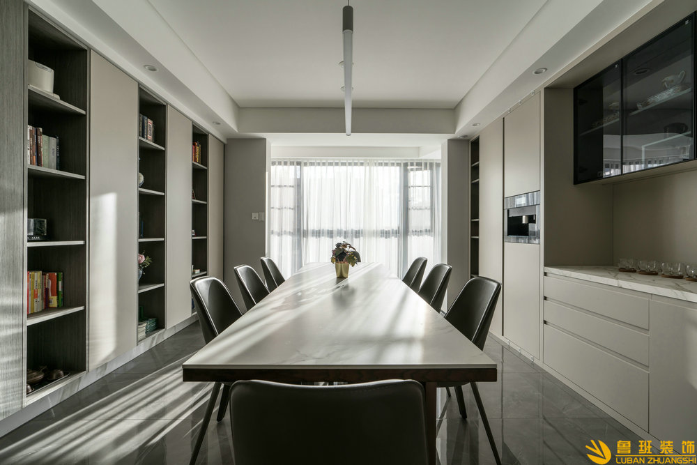 春天陽光五室三衛197.9平米裝修實景餐廳