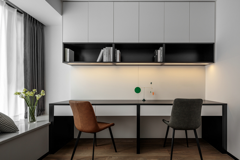 ?花照云庭170平現代實景圖書桌